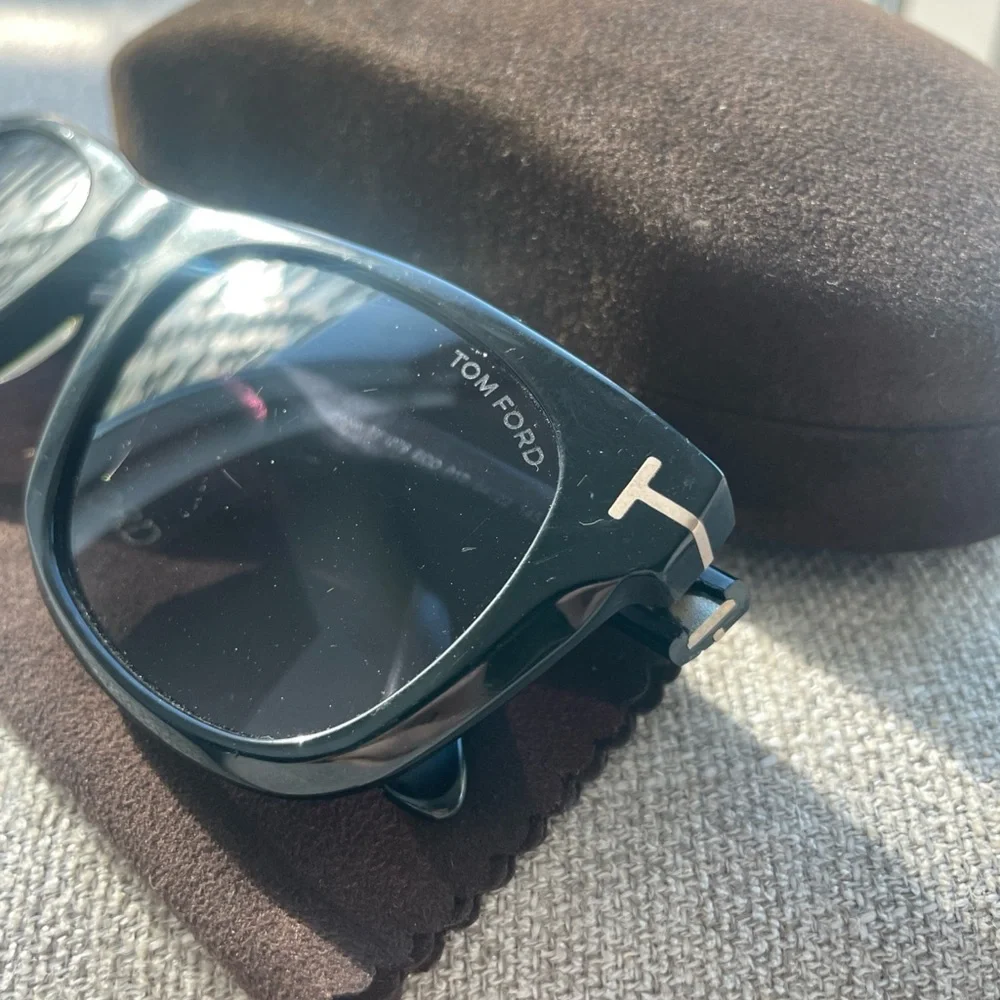 Tom Ford Kendal TF1076 Sunglasses in Black 52mm w/ Case - Picture 3 of 10